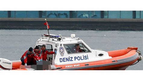 İ­z­m­i­r­­d­e­ ­d­e­n­i­z­d­e­ ­k­a­d­ı­n­ ­c­e­s­e­d­i­ ­b­u­l­u­n­d­u­ ­-­ ­S­o­n­ ­D­a­k­i­k­a­ ­H­a­b­e­r­l­e­r­